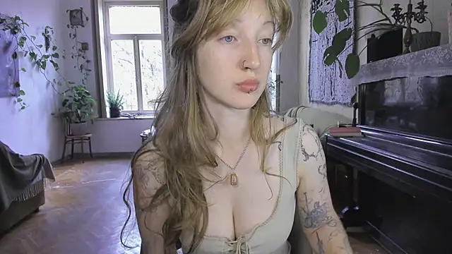 Snapshot of Miranda2_0 chatting on October 18, 2025, 6:05 am Miranda2 0 online show from October 18, 2025, 6:05 am