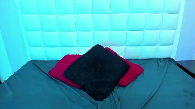 teresasroom  online show from February 21, 2025, 1:22 pm