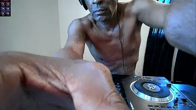 longdick4you8686 online show from September 12, 2025, 9:59 pm