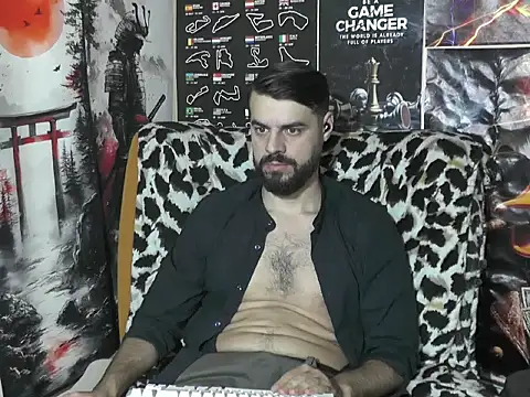 00george online show from November 20, 2025, 8:52 pm