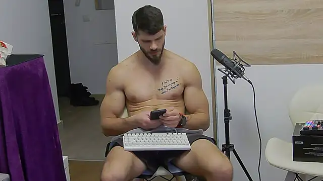 MauroTwin online show from February 7, 2025, 5:51 pm