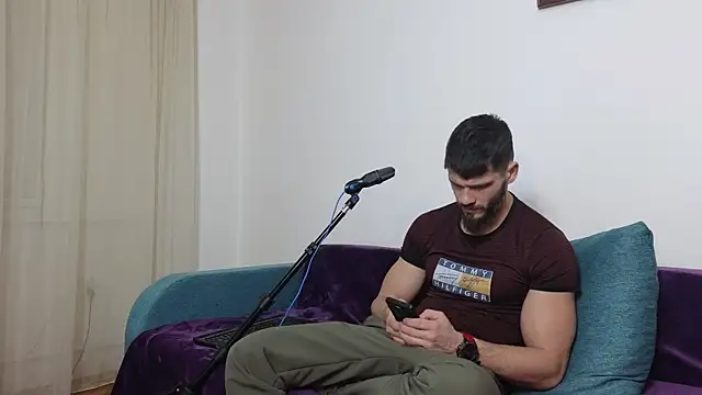 MauroTwin online show from February 19, 2025, 7:48 pm