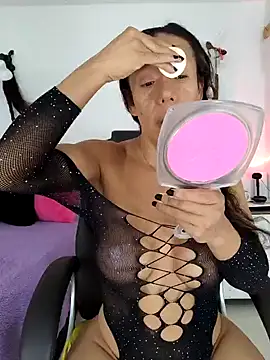 YOURSDEBORA online show from February 6, 2025, 7:07 pm