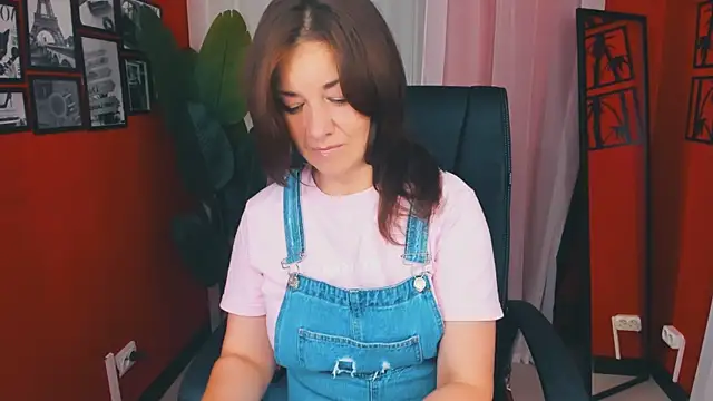 AnaMills online show from September 11, 2025, 3:01 pm