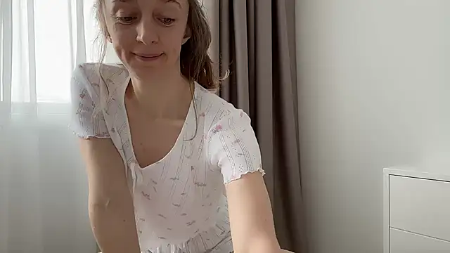 Snapshot of ShySchoolGirl chatting on February 27, 2026, 1:00 pm ShySchoolGirl online show from February 27, 2026, 1:00 pm