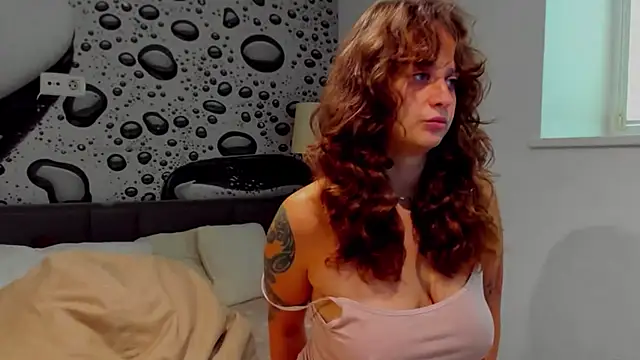 Snapshot of AlmaFancy chatting on November 22, 2025, 6:56 am AlmaFancy online show from November 22, 2025, 6:56 am