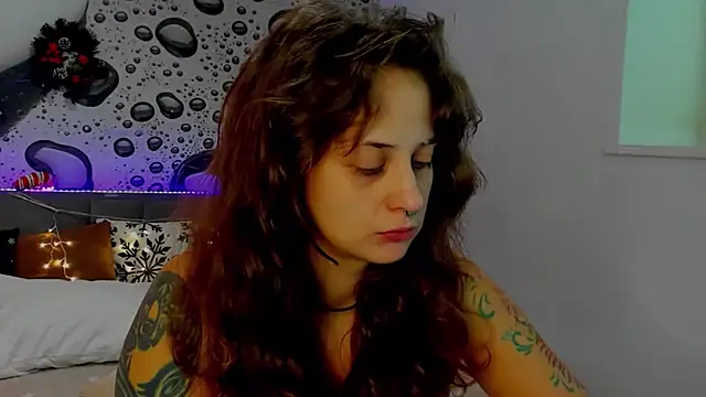 Snapshot of AlmaFancy chatting on January 6, 2026, 8:51 am AlmaFancy online show from January 6, 2026, 8:51 am