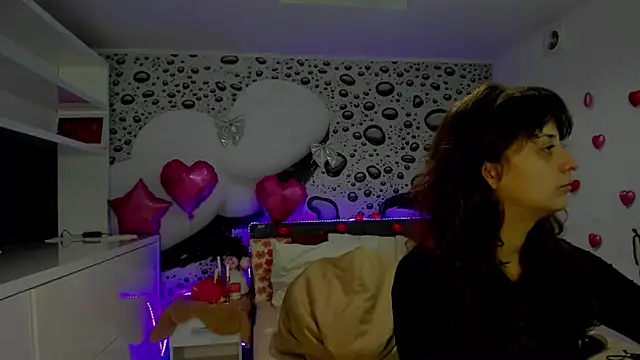 Snapshot of AlmaFancy chatting on February 13, 2026, 6:53 am AlmaFancy online show from February 13, 2026, 6:53 am