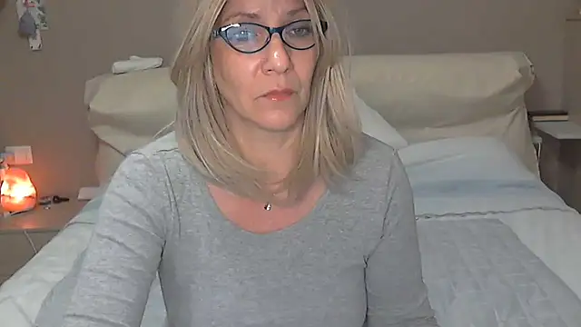 Snapshot of -K-- chatting on January 23, 2025, 3:43 pm -K-- online show from January 23, 2025, 3:43 pm