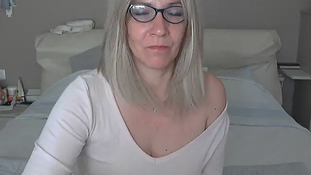 Snapshot of -K-- chatting on March 9, 2025, 10:08 am -K-- online show from March 9, 2025, 10:08 am