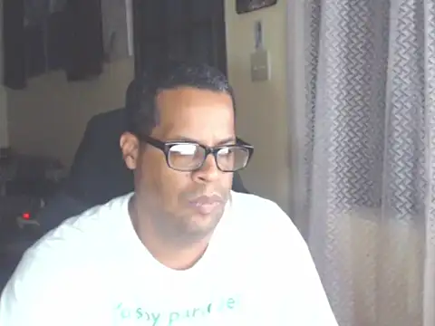 Snapshot of thesugar32 chatting on September 13, 2025, 2:22 am thesugar32 online show from September 13, 2025, 2:22 am