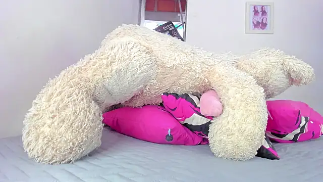 briitany hot online show from December 17, 2025, 6:03 pm