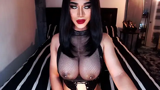 Snapshot of MassiveCockxMistress chatting on October 18, 2025, 1:23 pm MassiveCockxMistress online show from October 18, 2025, 1:23 pm