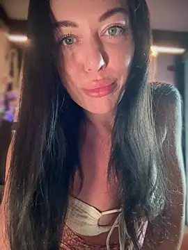 LilliThelo online show from December 17, 2025, 6:52 am