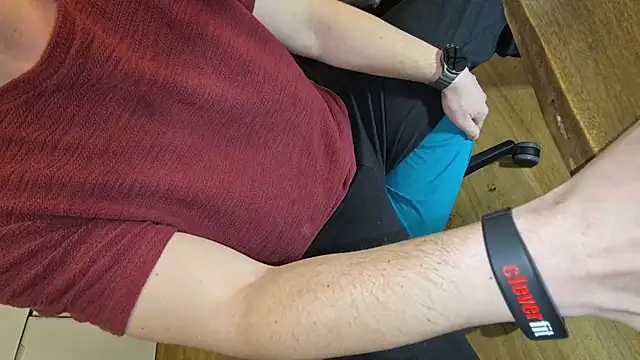 -luckybong- online show from March 2, 2026, 11:17 am