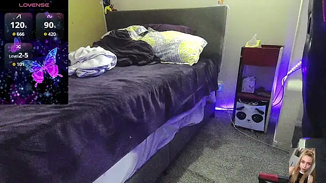 Blondiewithanass online show from February 8, 2026, 5:11 am