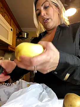 LittleMissEeve online show from November 4, 2025, 3:27 am