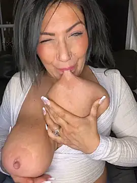 LittleMissEeve online show from April 18, 2026, 1:31 am