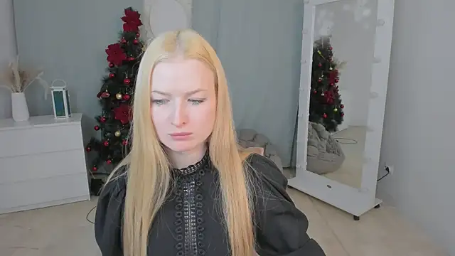 Laly Peach online show from January 12, 2026, 6:40 am