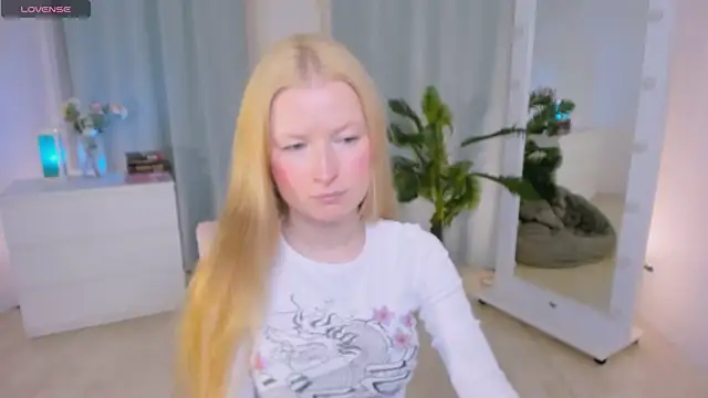 Laly Peach online show from May 30, 2026, 7:16 am