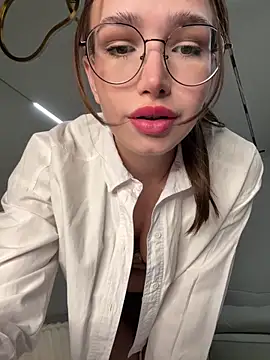 stefannichka online show from November 17, 2025, 8:36 pm