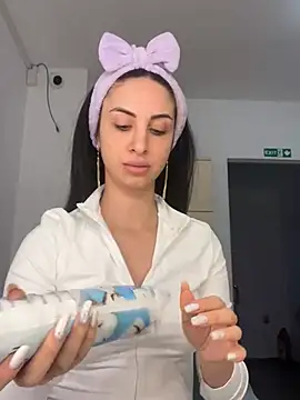 Snapshot of MeganHopeX chatting on January 13, 2025, 5:55 am MeganHopeX online show from January 13, 2025, 5:55 am