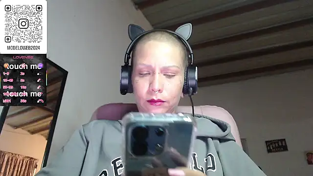 moon cat85 online show from March 6, 2025, 1:37 am