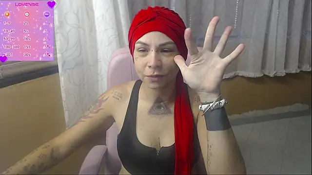 Snapshot of moon_cat85 chatting on June 16, 2026, 4:31 pm moon cat85 online show from June 16, 2026, 4:31 pm