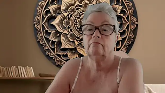 GrannyChrissy68 online show from March 4, 2026, 2:23 pm