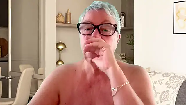 GrannyChrissy68 online show from April 17, 2026, 1:25 pm