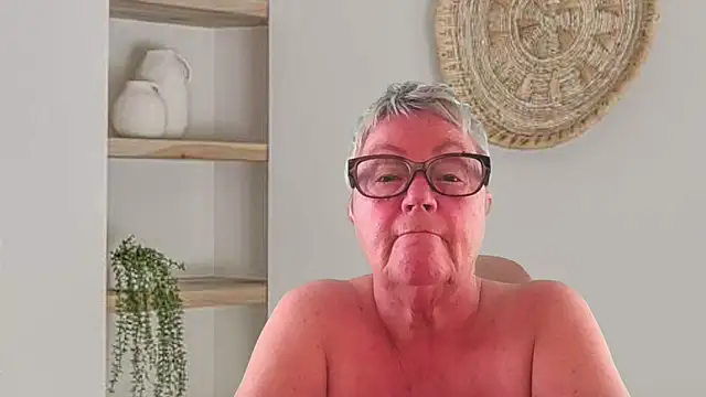 GrannyChrissy68 online show from June 8, 2026, 10:10 pm