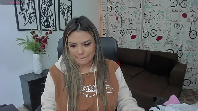 sweetfabianaxl online show from February 21, 2025, 7:43 pm