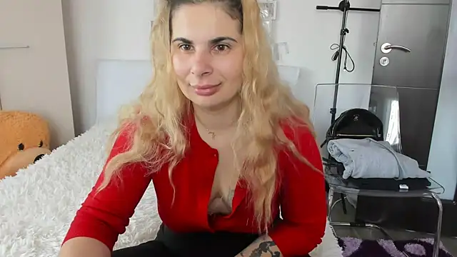 sweetemy4u online show from January 7, 2025, 8:24 am