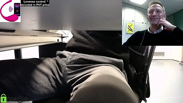 Snapshot of pliko chatting on December 1, 2025, 10:31 am pliko online show from December 1, 2025, 10:31 am