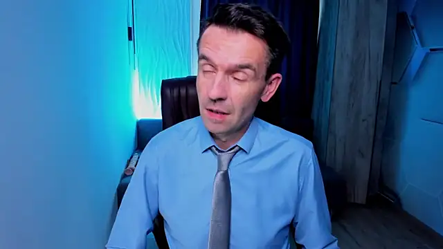 SteveTiger online show from October 13, 2025, 12:38 pm