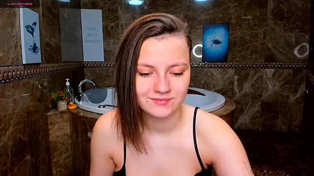 MelindaTin online show from December 2, 2025, 1:33 am