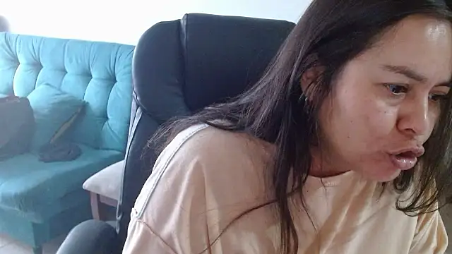 Ixchel Anaid online show from December 14, 2025, 3:28 pm