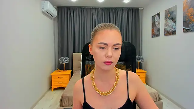 Strawberrye online show from February 22, 2025, 11:35 am