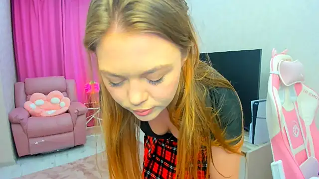 Strawberrye online show from October 3, 2025, 3:36 am