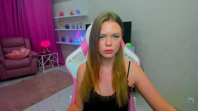 Snapshot of Strawberrye chatting on April 29, 2026, 3:21 am Strawberrye online show from April 29, 2026, 3:21 am