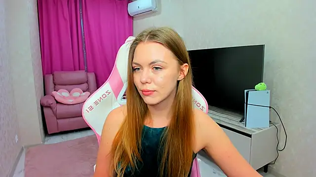 Snapshot of Strawberrye chatting on May 12, 2026, 11:29 am Strawberrye online show from May 12, 2026, 11:29 am