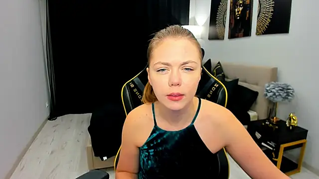 Snapshot of Strawberrye chatting on May 16, 2026, 3:25 am Strawberrye online show from May 16, 2026, 3:25 am