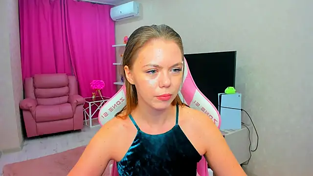 Snapshot of Strawberrye chatting on May 24, 2026, 3:22 am Strawberrye online show from May 24, 2026, 3:22 am