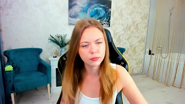 Snapshot of Strawberrye chatting on June 7, 2026, 3:21 am Strawberrye online show from June 7, 2026, 3:21 am