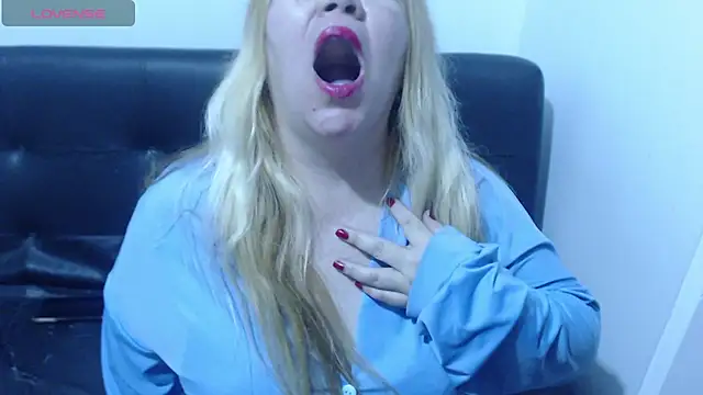 Dulce-Bella online show from February 5, 2025, 8:46 pm