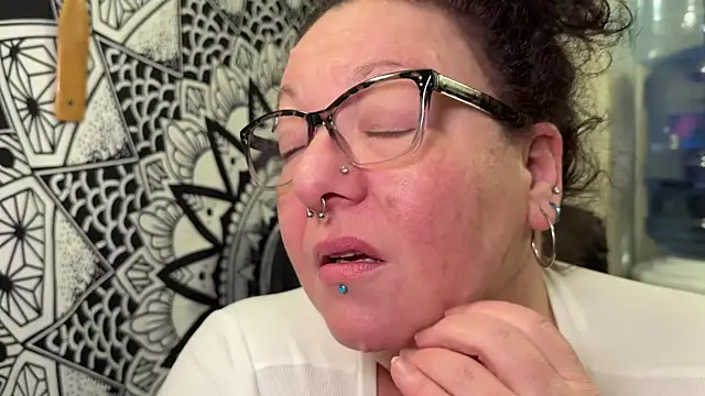 Miss Phat Booty online show from November 17, 2025, 2:39 am