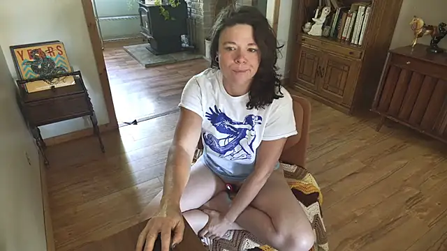 MarcyJones online show from October 4, 2025, 3:21 pm