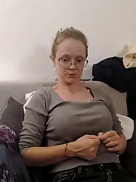 little-leni online show from October 10, 2025, 8:30 pm