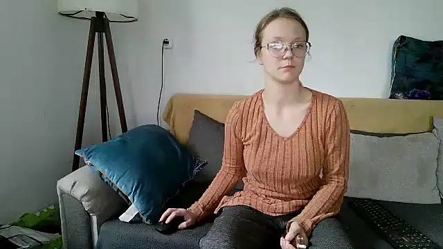 little-leni online show from December 15, 2025, 8:29 am