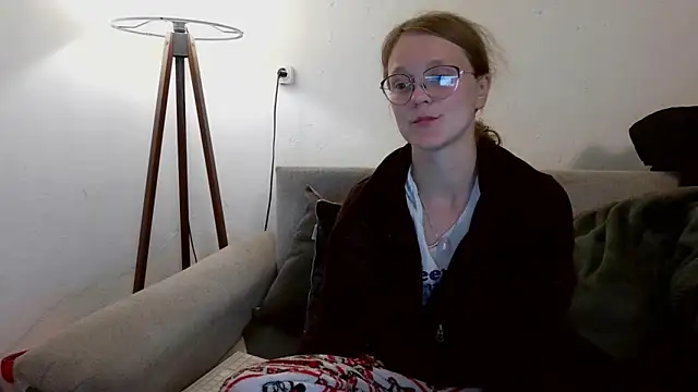 little-leni online show from March 13, 2026, 9:21 pm